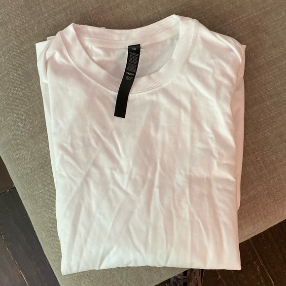 Lululemon Men’s t-shirt - Picture 2 of 6